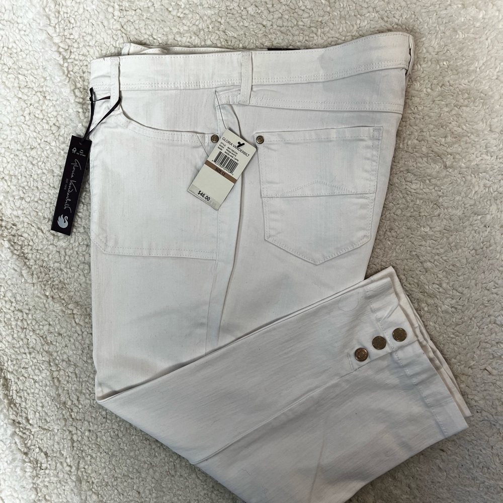 Gloria Vanderbilt Madelaine Prism White Straight-Leg Capris - Picture 7 of 9